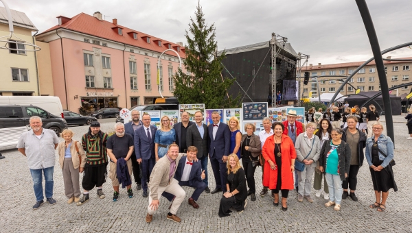 Linna juubelipidustustest võtsid osa ka delegatsioonid sõpruslinnadest